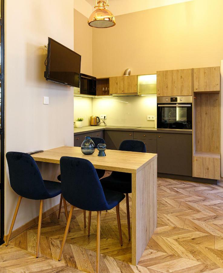 E13 - Elegant Apartment Budapest Exterior photo