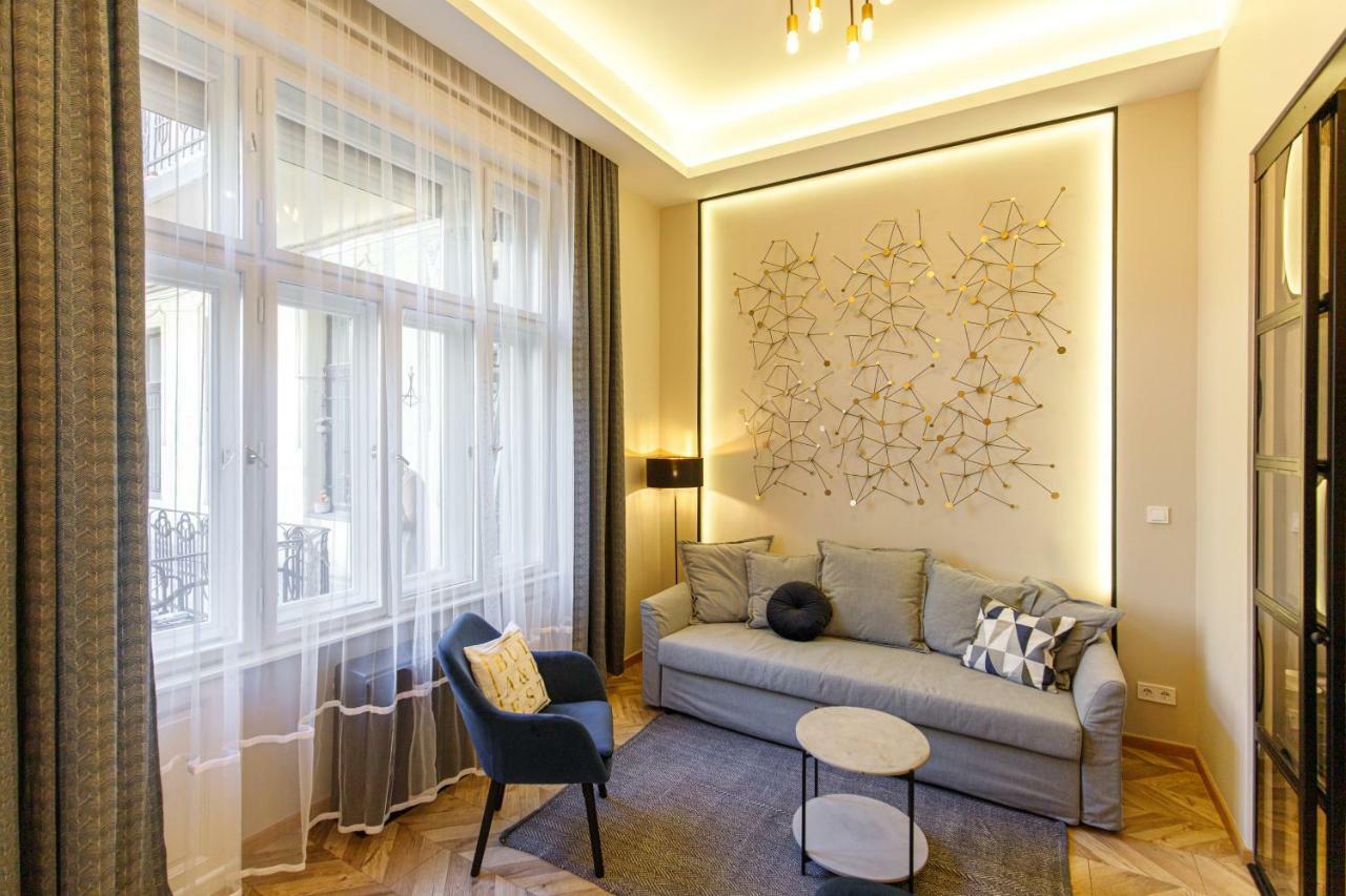 E13 - Elegant Apartment Budapest Exterior photo