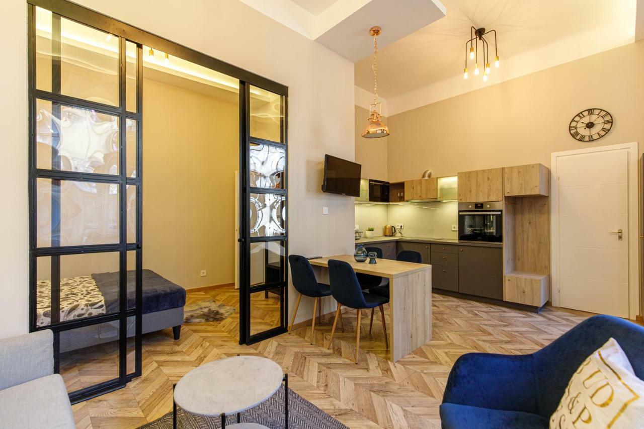 E13 - Elegant Apartment Budapest Exterior photo
