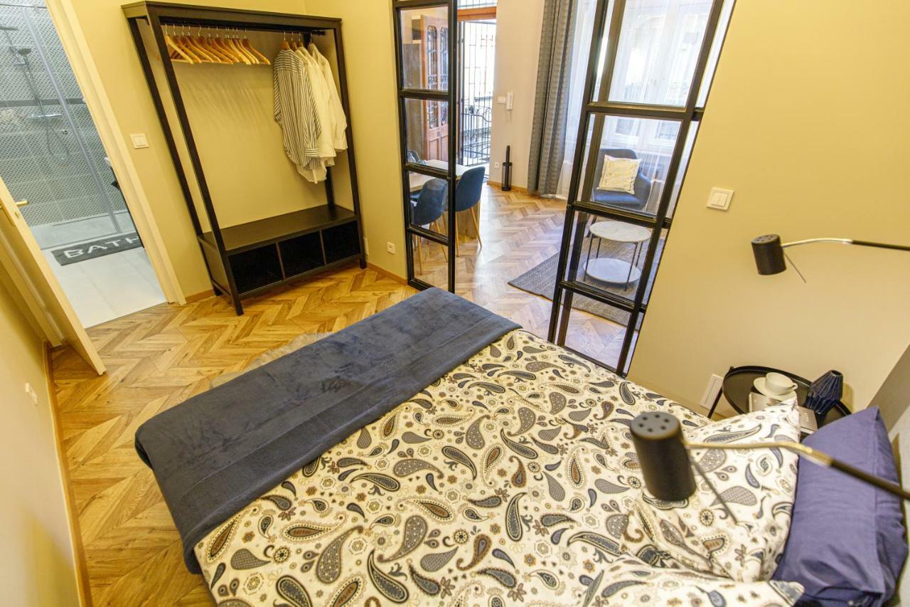 E13 - Elegant Apartment Budapest Exterior photo