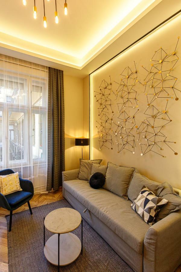 E13 - Elegant Apartment Budapest Exterior photo